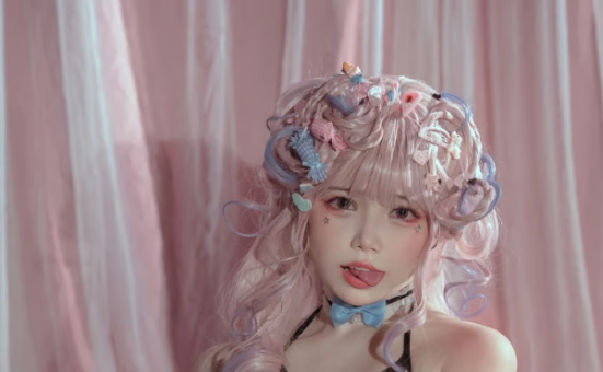 七月喵子COS图片分享，纯欲的妹子最是惹人爱