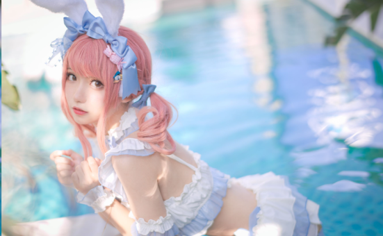 花柒Hana《夏日甜芯泳装》精品cos摄影作品赏析