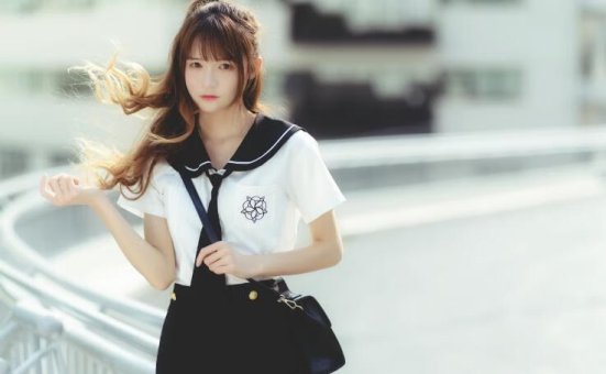 《约定的桥》中兔子Zzz不吃胡萝卜cosplay作品：纯白魅力闪耀！