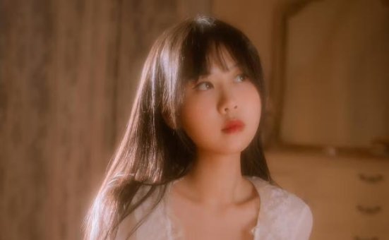 萌芽儿o0《金色套装》作品赏析：白色诱惑，金色璀璨，如梦似幻！