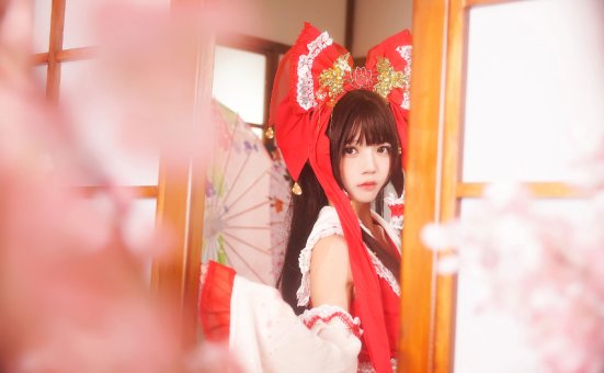 疯猫ss《灵梦》:活力四溢的博丽巫女角色扮演!