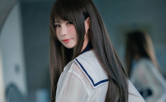 西园寺南歌《竞泳史莱姆》作品赏析:穿越水中的竞技奇观!