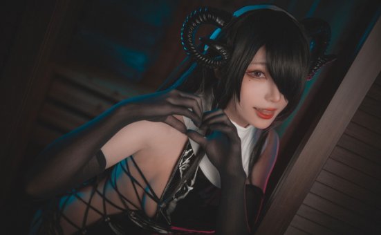 起司块wii cos 作品 | 起司块wii 化身性感的“魅魔修女”