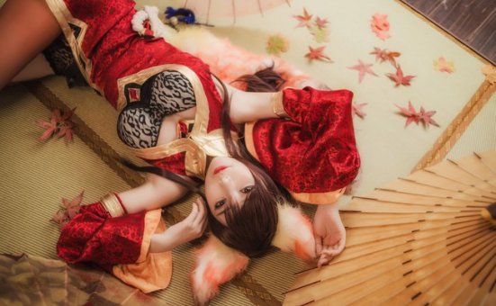 coser@大肉丸Amiee在《王者荣耀》中化身“少女阿狸”妲己