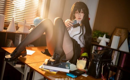 安食Ajiki cos《碧蓝航线》大凤JK，带来放学后的甜蜜时光