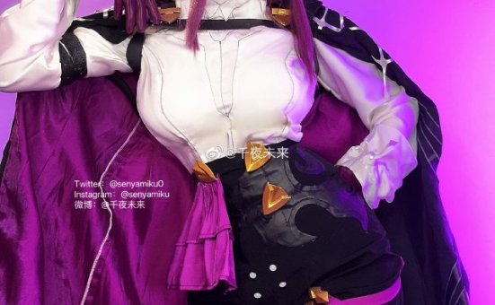 千夜未来cos《崩坏:星穹铁道》卡芙卡,性感杀手绽放崩坏魅力