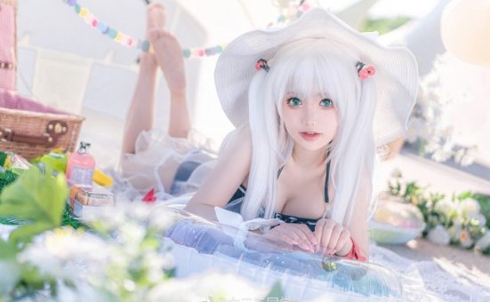 六二二同学cos《碧蓝航线》哈曼,魅力无限的夏日泳装