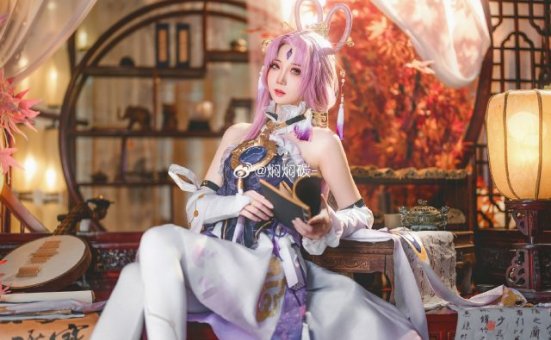 焖焖碳cos《崩坏:星穹铁道》符玄,展现了迷人的仙舟智者魅力