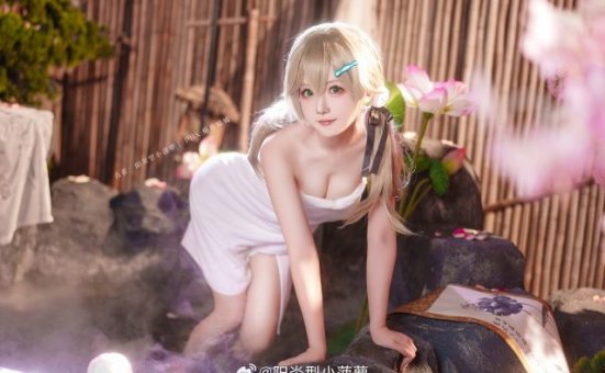 掌门人的崩坏温泉之约:阳炎型小菠萝cos《崩坏:星穹铁道》青雀