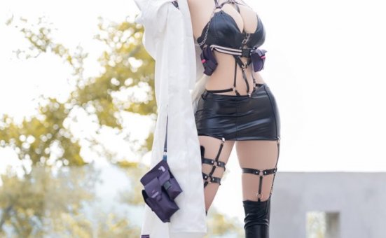 coser小仓千代w化身胜利女神·米哈拉,展现妮姬的性感魅力