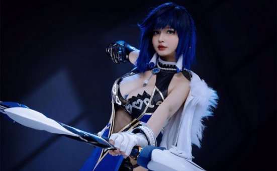 Azami夜兰COSPALY：带你领略《原神》世界中的性感魅力