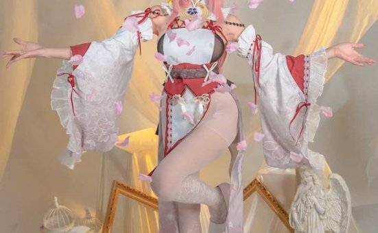 咬一口兔娘ovo cos旗袍八重神子，探索原神世界的性感魅力