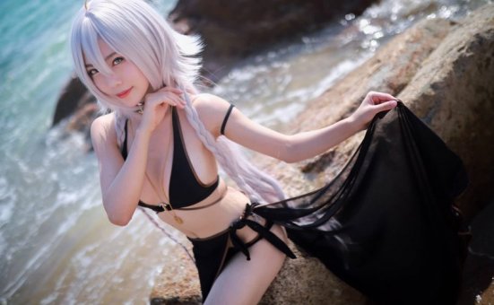 抖娘-利世cos黑贞德 | 抖娘-利世_FGO·黑贞德泳装cos作品 [37P1V-189MB]