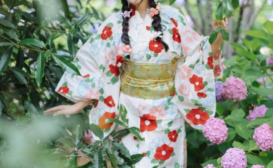 紫氯氯cos花季少女 | 紫氯氯_花季少女·无尽夏 和服cos作品 [18P-57MB]