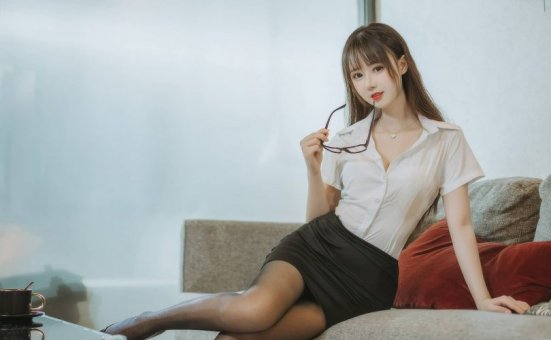 羽生三未cos OL女郎 | 羽生三未_OL女郎·丝袜包臀cos作品 [40P-666MB]