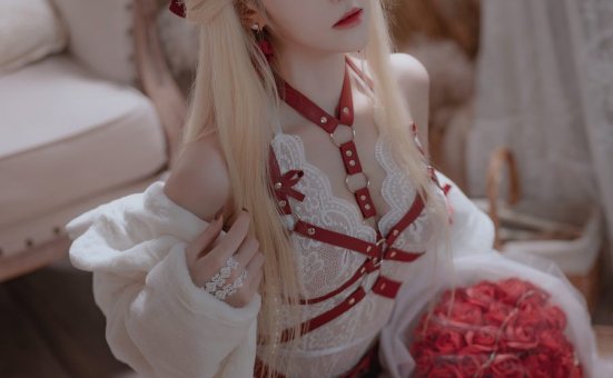 南桃Momoko摄影新作《玫瑰》：梦幻古堡中的绝美情调