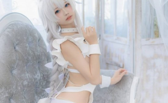 十万珍吱伏特化身性感可爱的兔子,再现恶毒的“舰娘”魅力