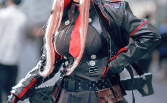 BANBANKO半半子拉毗COS:完美演绎胜利女神的性感与力量