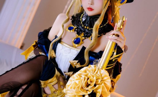 泰国Thicc黑天鹅COS:演绎星穹铁道占卜师的优雅与性感