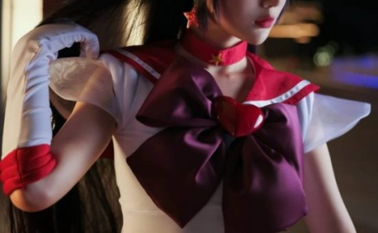 一米八的大梨子火野丽COS:再现火星美少女战士的魅力