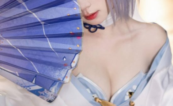 花铃闪乱神乐雪泉COS：完美再现冰雪女王的冷艳与性感