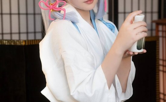 樱梨梨Eriri原神COS:演绎剑道服版神里凌华的优雅与可爱