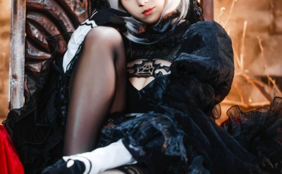蜜汁猫裘机械纪元COS:完美演绎尤尔哈2B的冷酷与性感