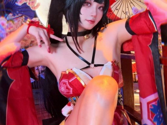 伊喵_Master花火COS:绽放崩坏星穹铁道的灵魂之火