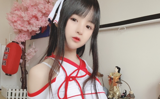 桜井宁宁的“女巫”Cosplay作品:魔法与魅力并存