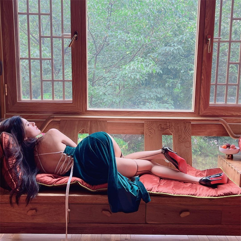 就是阿朱啊全集图片,网红阿朱无处安放的小手