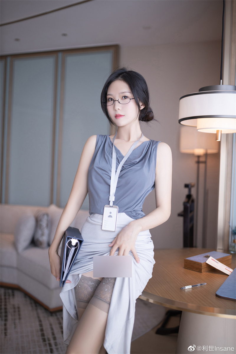 抖娘-利世(利世insane)视频是什么,看她的图片集就能寻找到一些答案