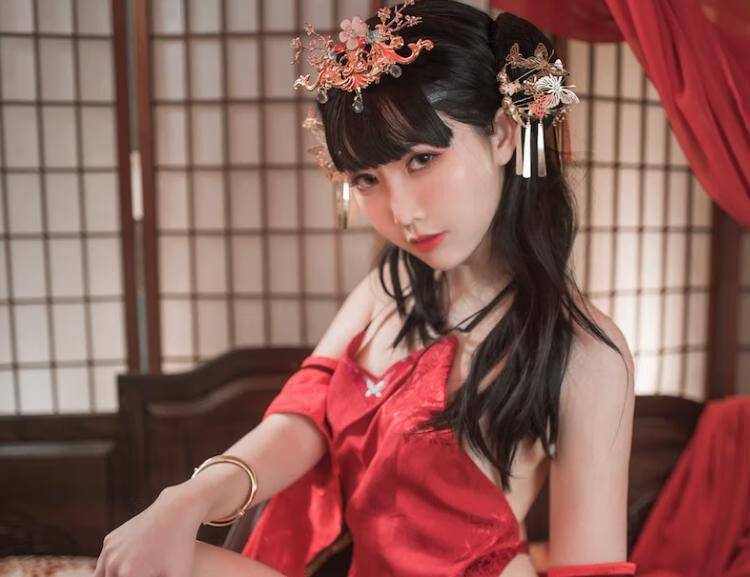 面饼仙儿cos逸仙，超美中式风格作品赏析