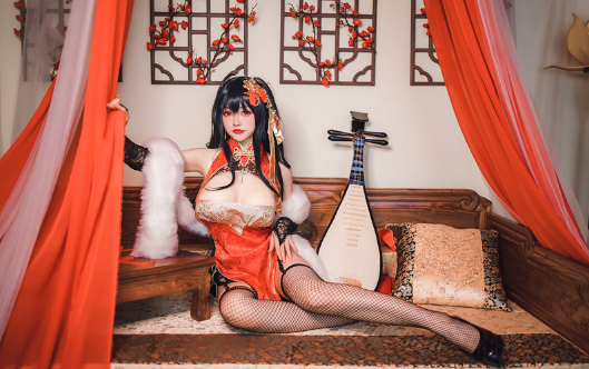 coser衣衣小姐姐带你领略《碧蓝航线 大凤旗袍》的东方韵味!