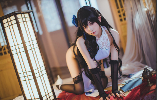 衣衣小姐姐cos《玉玲珑》:勾魂旗袍,美艳绝伦!