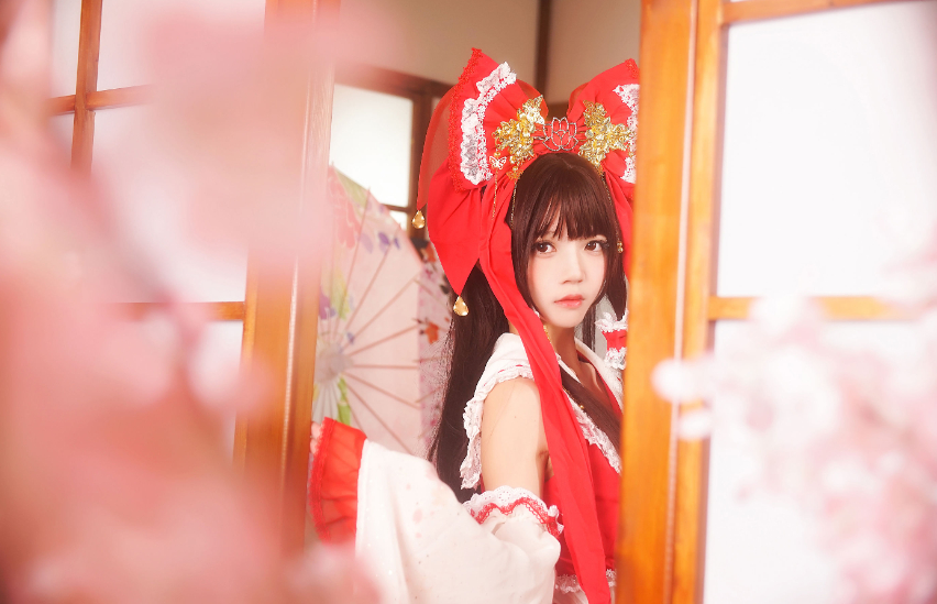 疯猫ss《灵梦》:活力四溢的博丽巫女角色扮演!