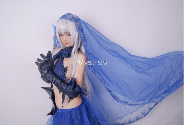coser@蜜汁猫裘在《约会大作战》化身性感迷人的鸢一折纸