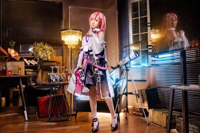 焖焖碳cos《崩坏:星穹铁道》艾丝妲,星空才子的绝妙展现
