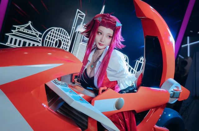 如月灰cos《游戏王5D’s》十六夜秋，酷炫再现角色魅力