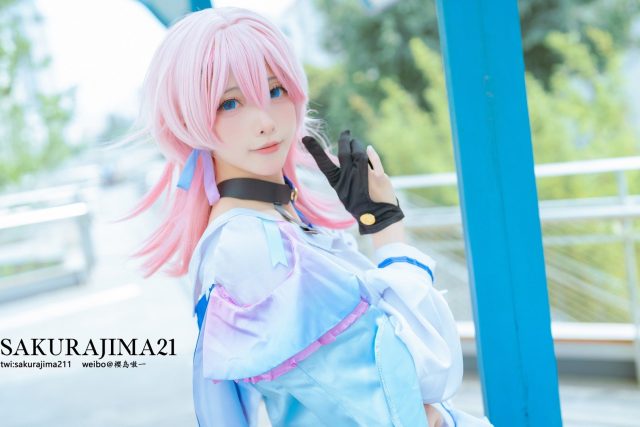 樱岛嗷一cos《崩坏：星穹铁道》三月七，崩坏世界的迷人之美