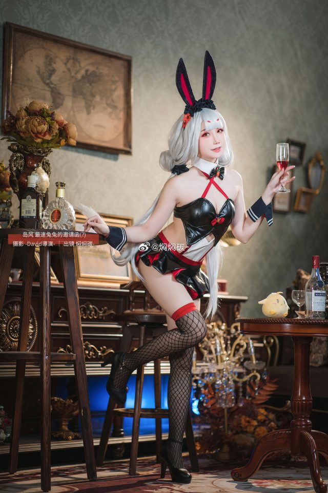 焖焖碳cos《碧蓝航线》岛风,性感可爱的“兔女郎”魅力登场!