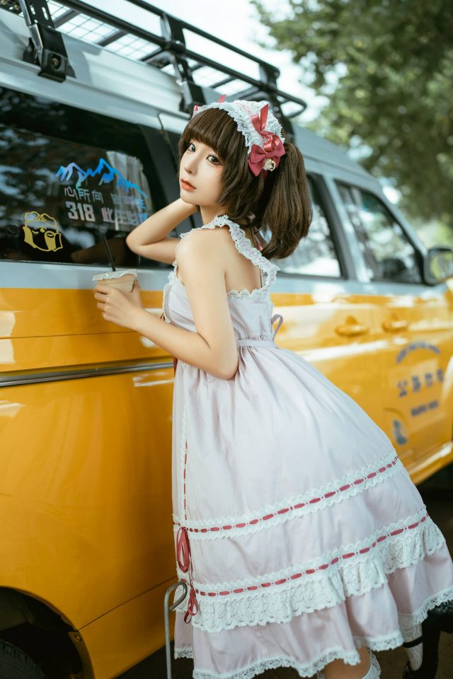 coser蠢沫沫的移动咖啡车:在大理洱海享受美味与美景