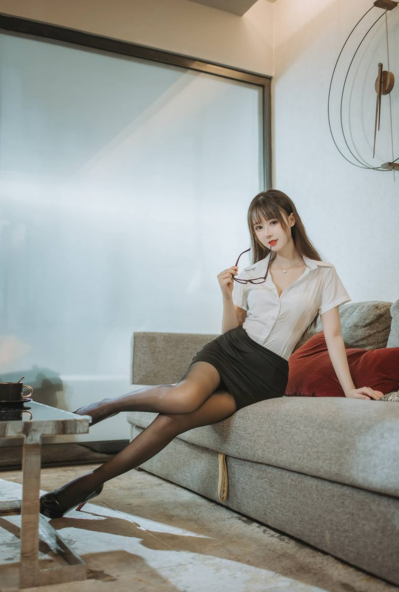 羽生三未cos OL女郎 | 羽生三未_OL女郎·丝袜包臀cos作品 [40P-666MB]