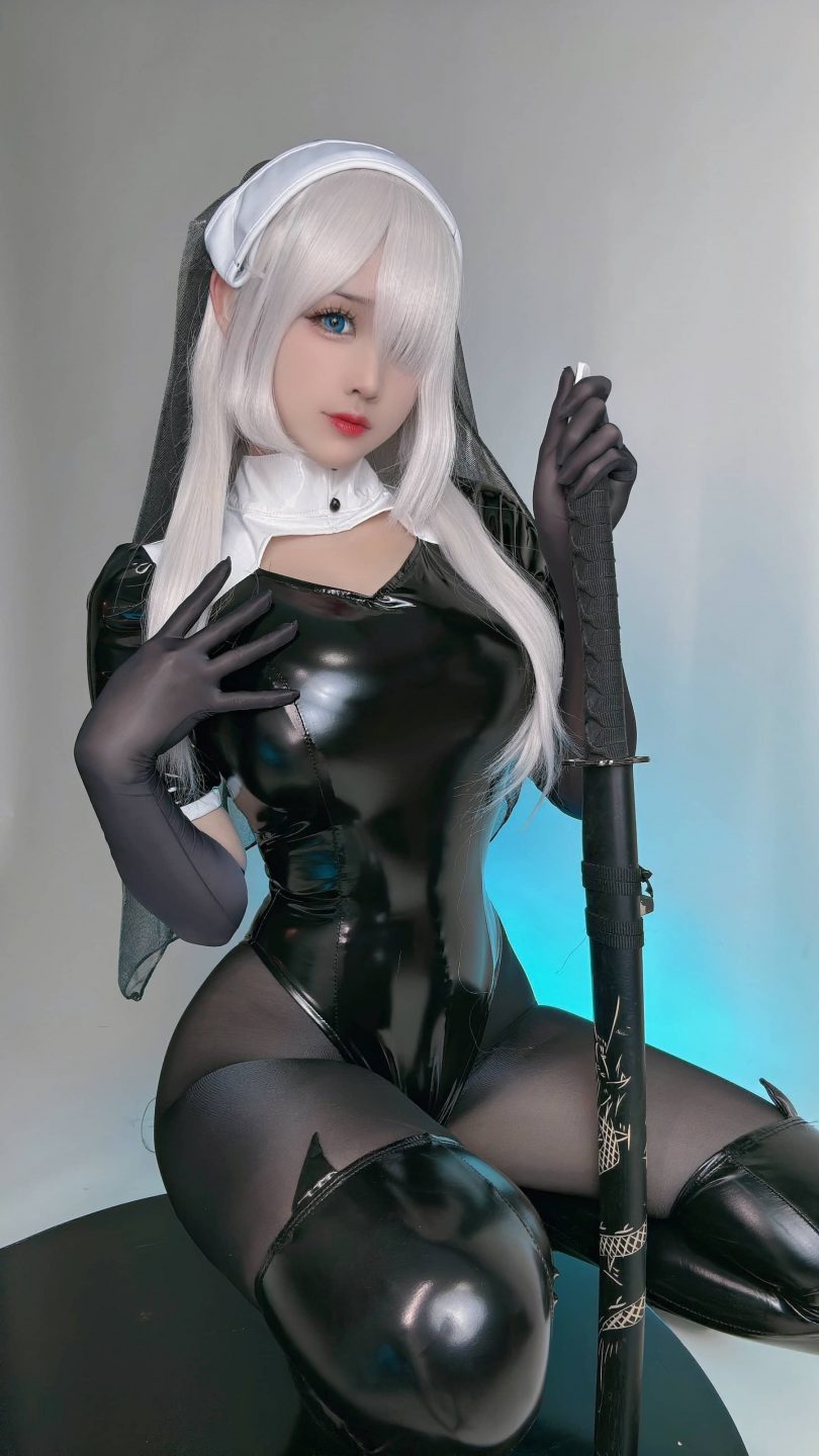 miko酱ww cos修女 | miko酱ww_黑色皮衣·修女cos作品 [9P-75MB]