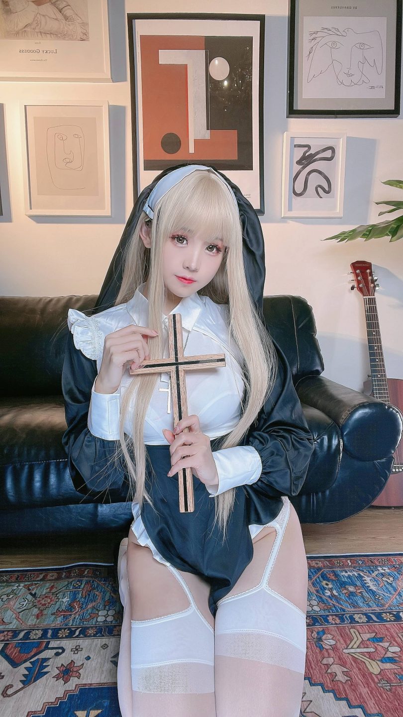 miko酱ww cos修女 | miko酱ww_修女服+白色丝袜cos [241P-1.72GB]