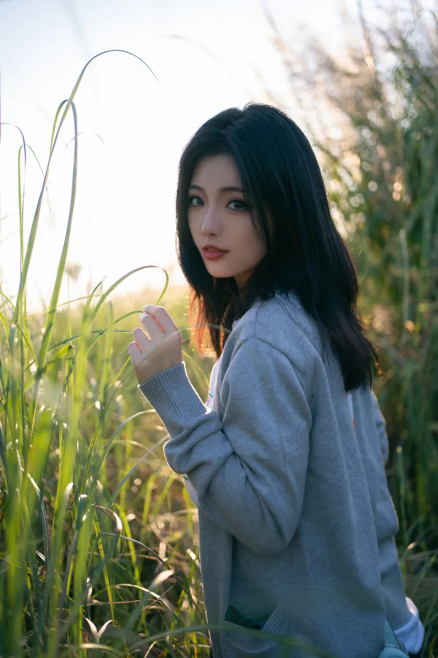 桃良阿宅 – 外出JK ，给人一种宁静的美感