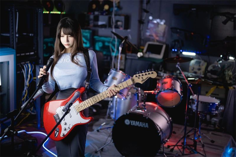 抱走莫子aa的《吉他妹妹》:用COSPLAY演绎青春的旋律