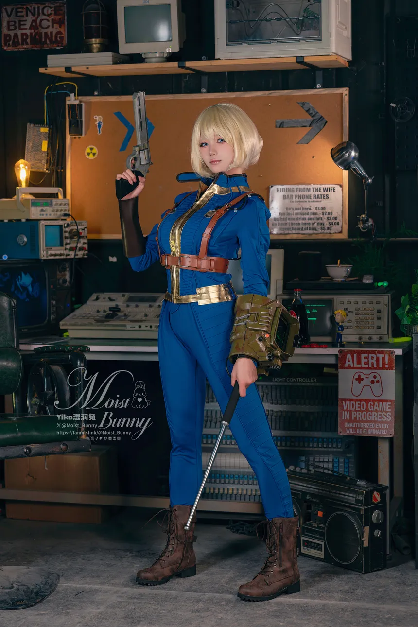 咬一口兔娘(Yiko湿润兔) –  十二月作品『辐射-灰烬余生』