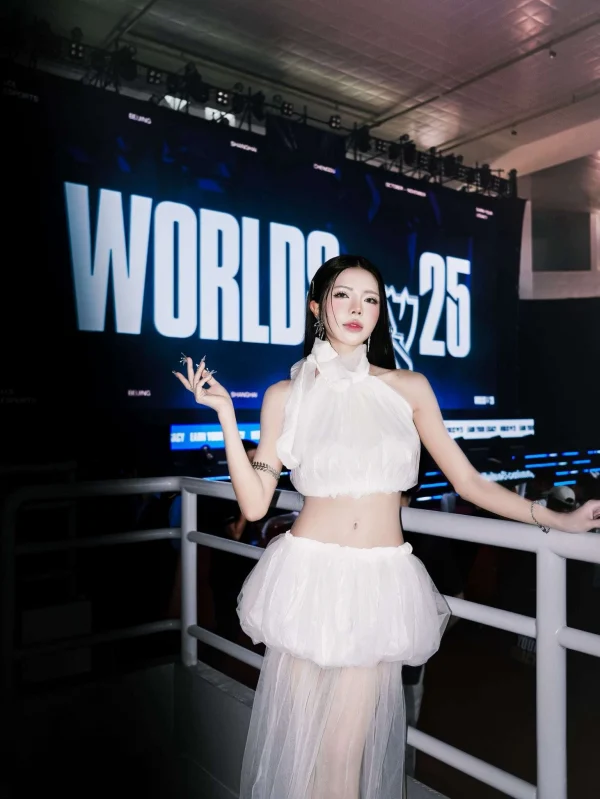 粉色尾巴与灵动眼神：Mai Dora阿狸COS在现实掀起魅惑风暴