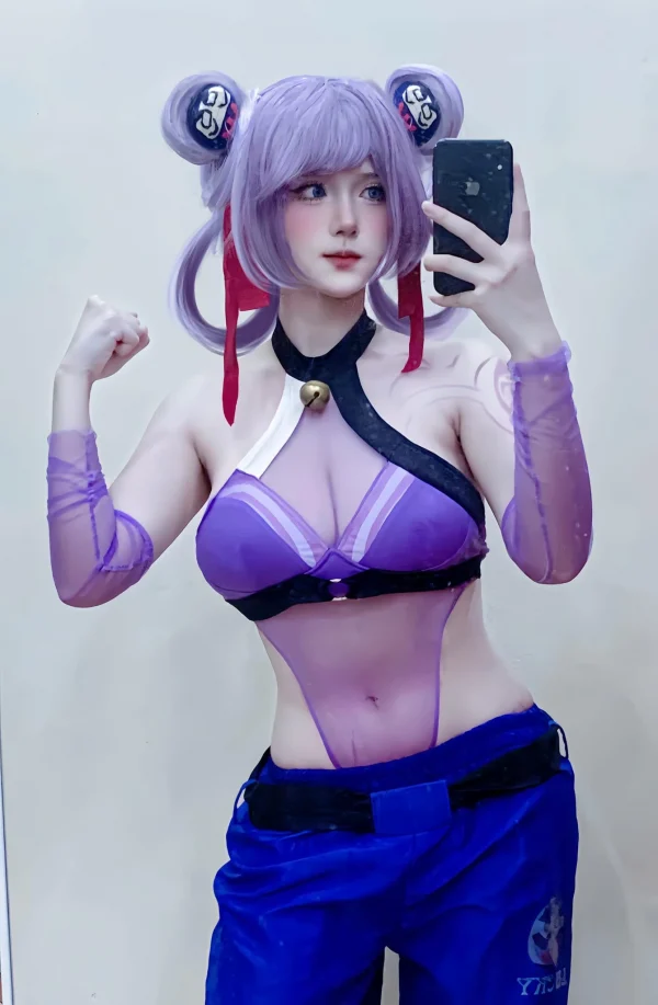 越南coser惊艳演绎王者荣耀·齐：紫色丸子头造型引爆社交网络