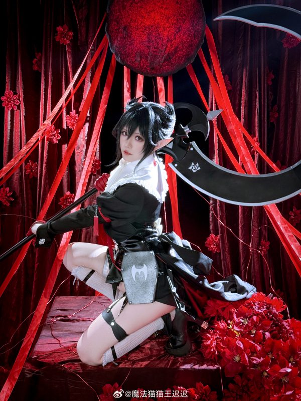 明日方舟红与黑的低语：星之迟迟COS隐德来希的优雅压迫感